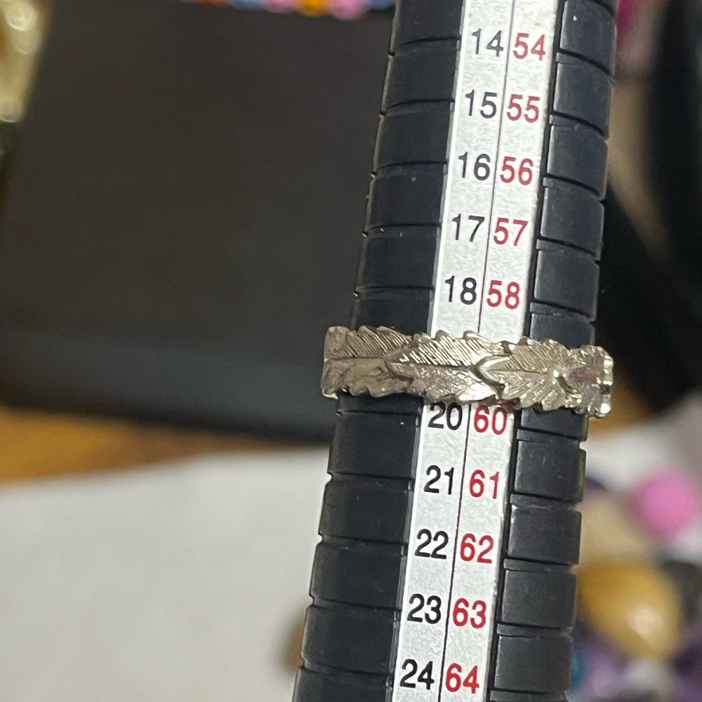 1979 Avon Laurel Leaf Ring - Picture 11 of 12